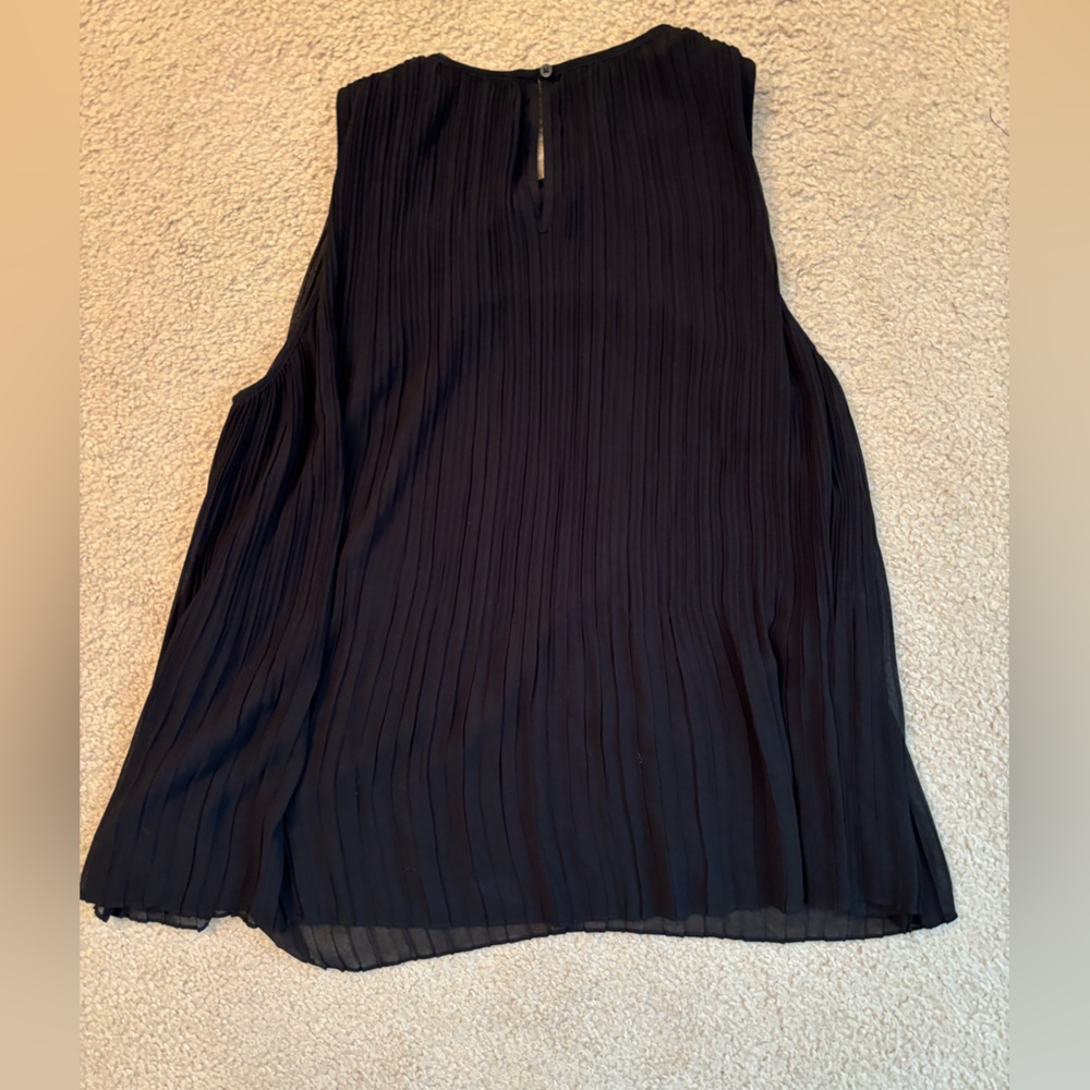 Halogen sleeveless flowy top, size M - Picture 3 of 6